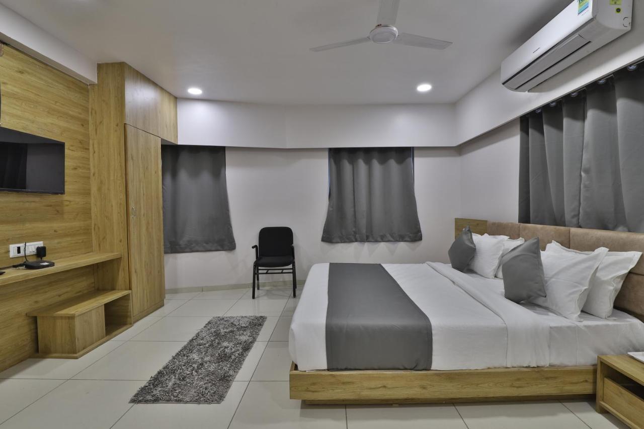 Hotel Monville Group Vadodara Esterno foto