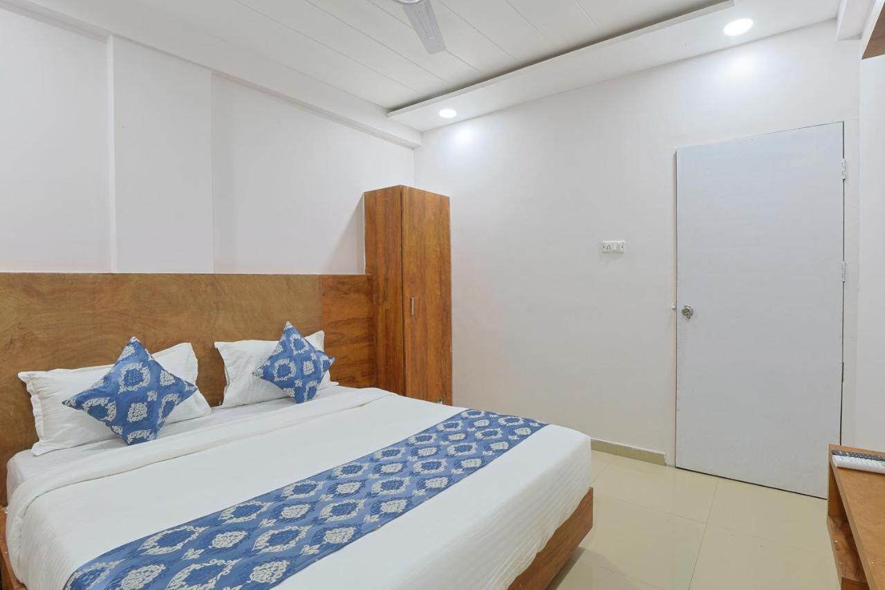 Hotel Monville Group Vadodara Esterno foto