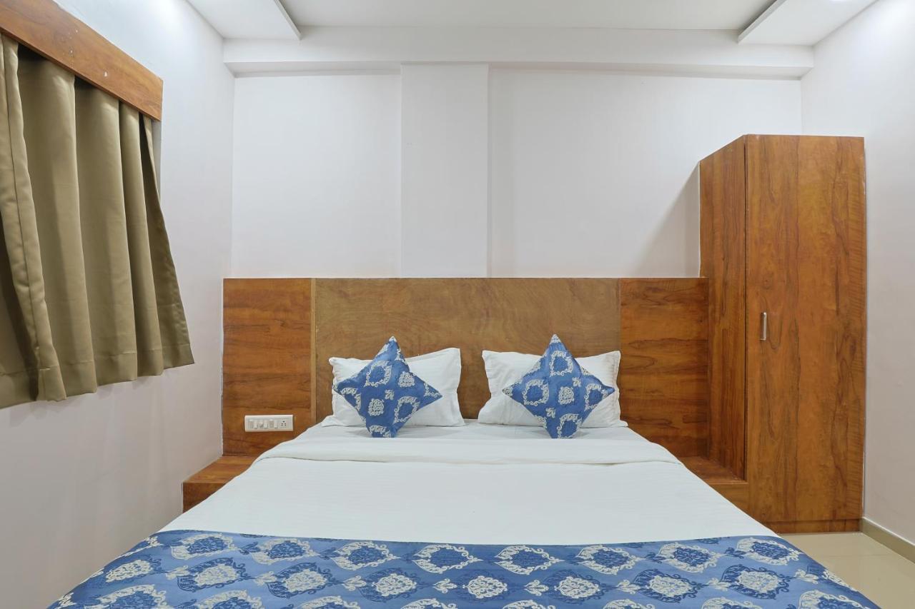 Hotel Monville Group Vadodara Esterno foto