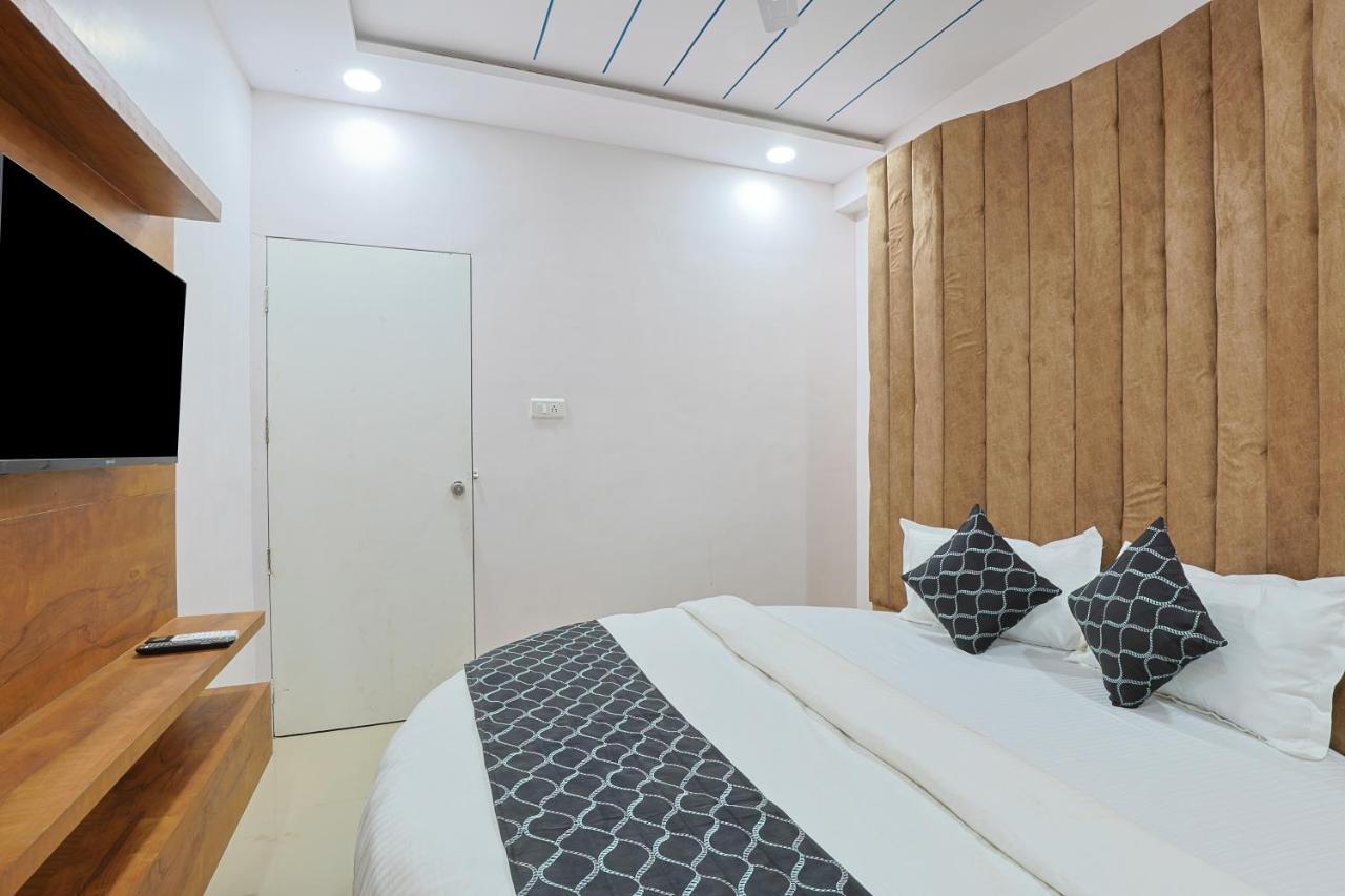 Hotel Monville Group Vadodara Esterno foto