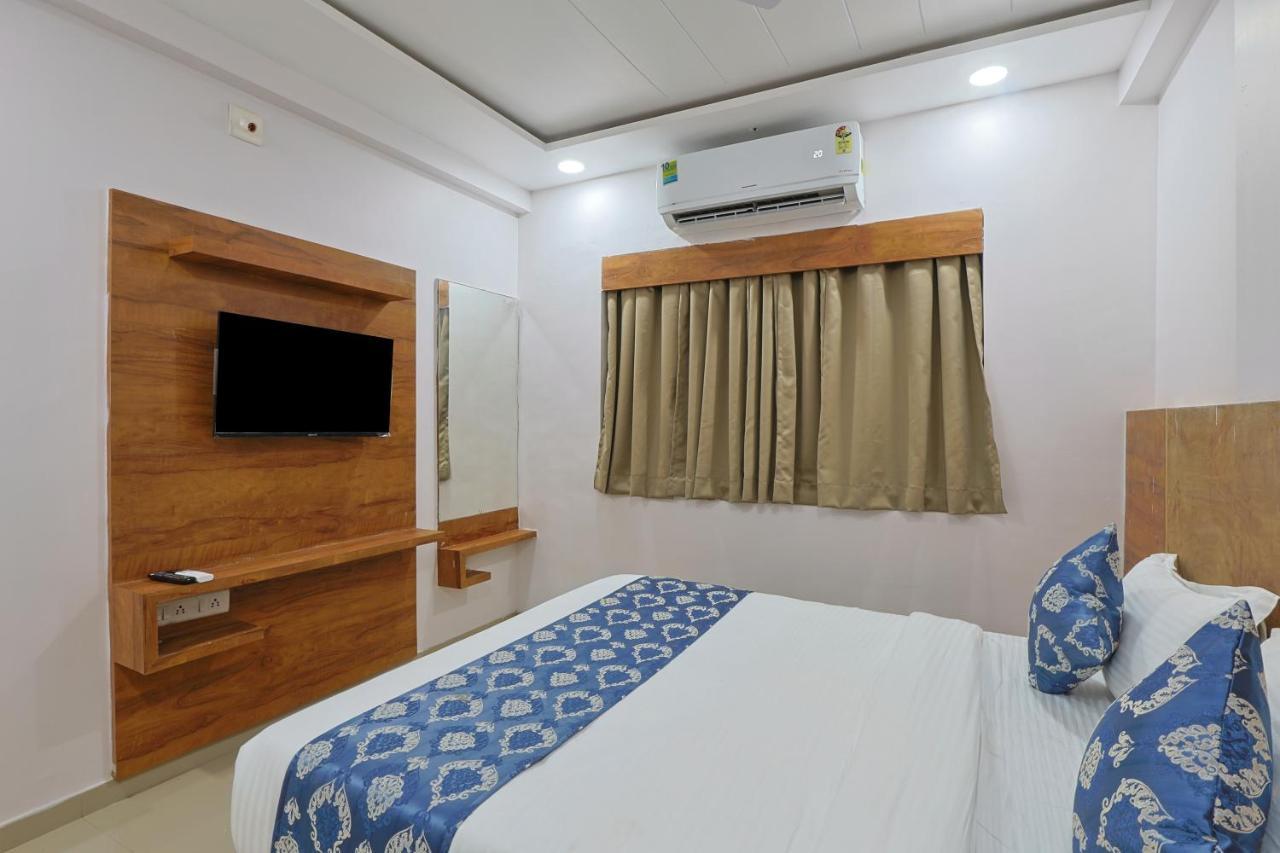 Hotel Monville Group Vadodara Esterno foto