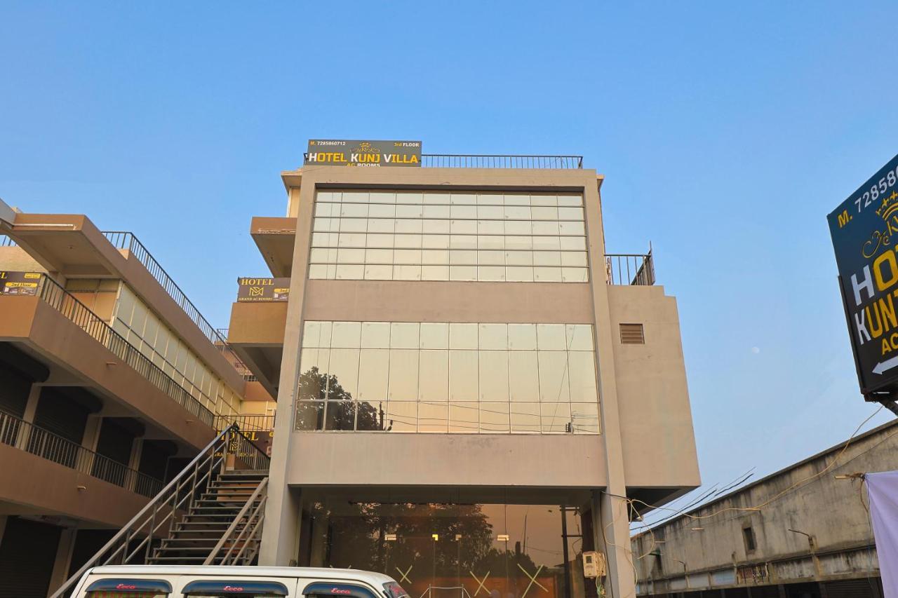 Hotel Monville Group Vadodara Esterno foto