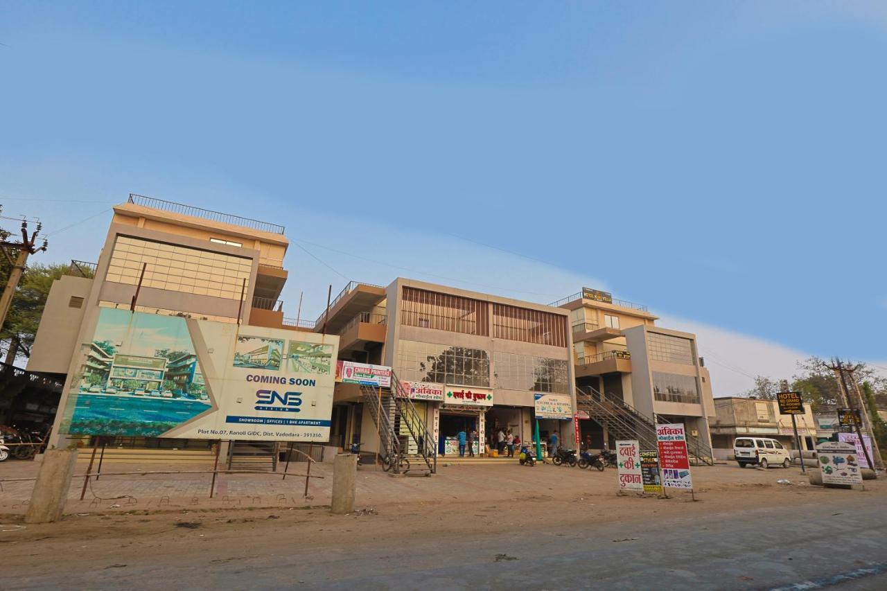 Hotel Monville Group Vadodara Esterno foto