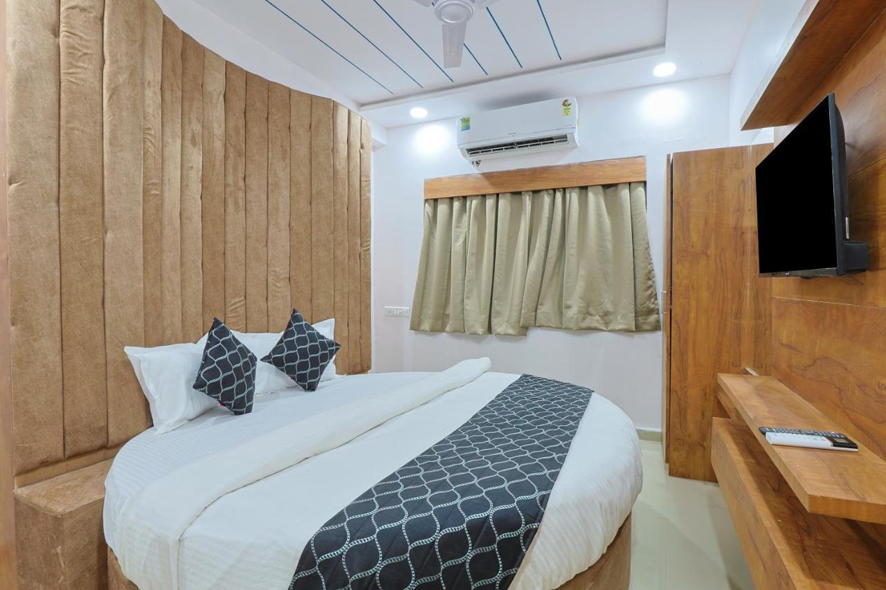 Hotel Monville Group Vadodara Esterno foto