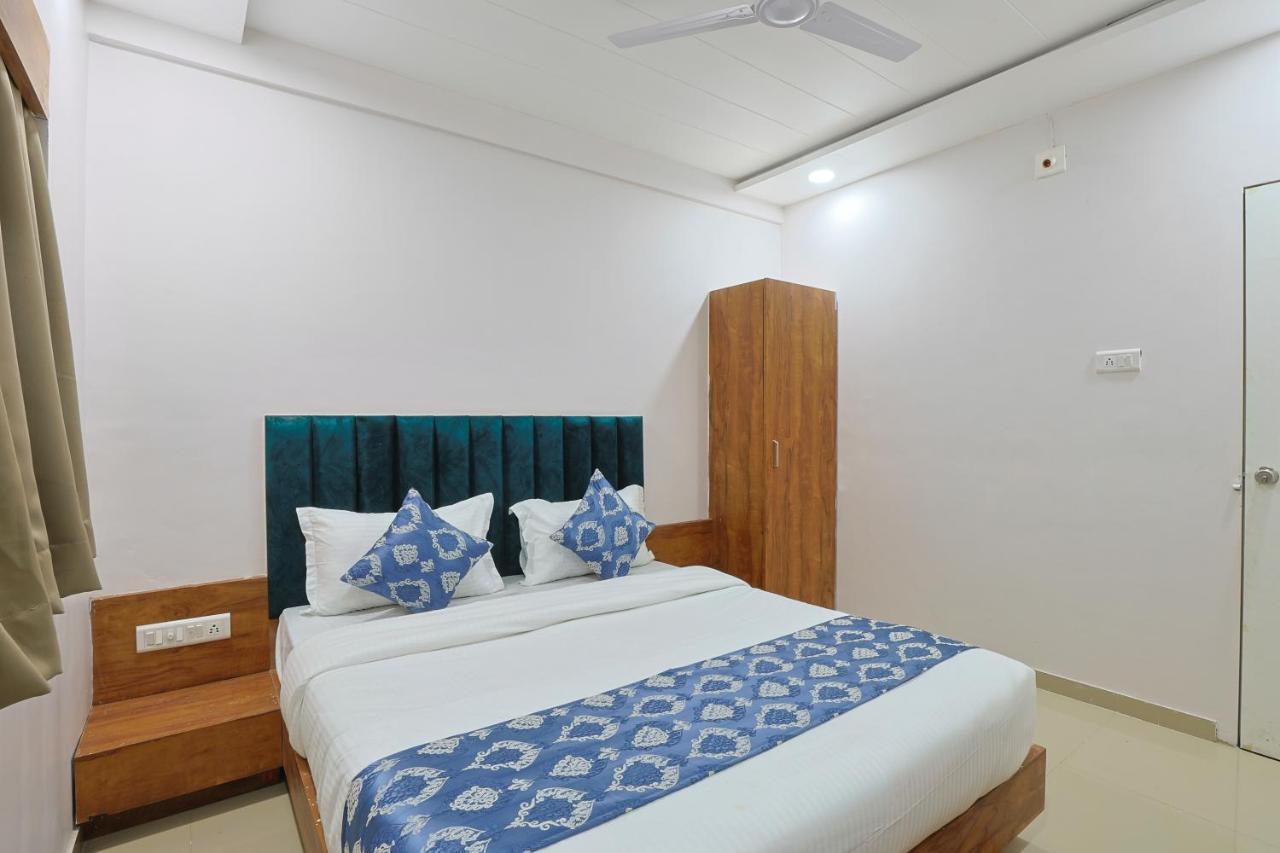 Hotel Monville Group Vadodara Esterno foto