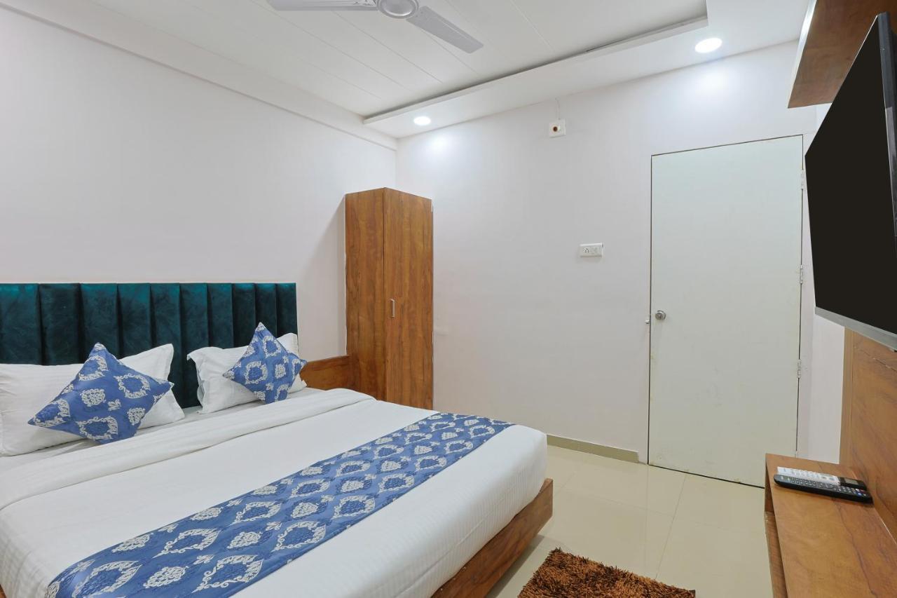 Hotel Monville Group Vadodara Esterno foto