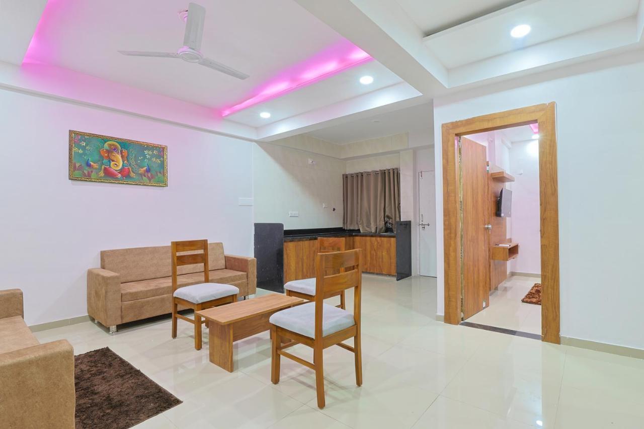 Hotel Monville Group Vadodara Esterno foto