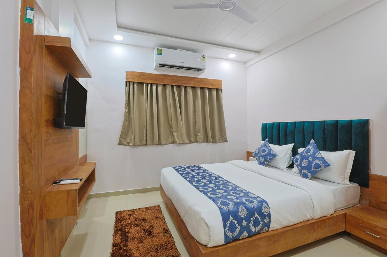 Hotel Monville Group Vadodara Esterno foto