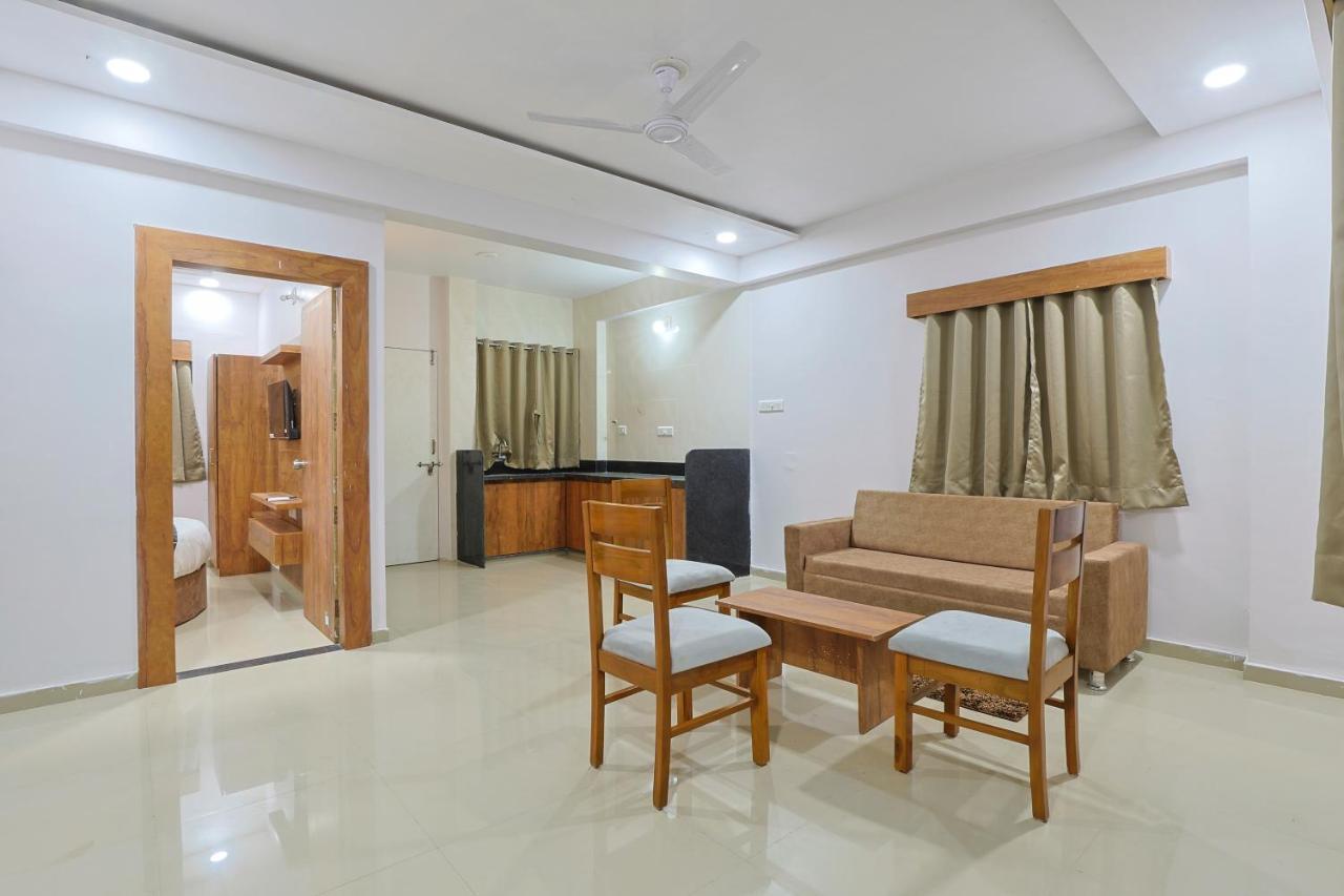 Hotel Monville Group Vadodara Esterno foto