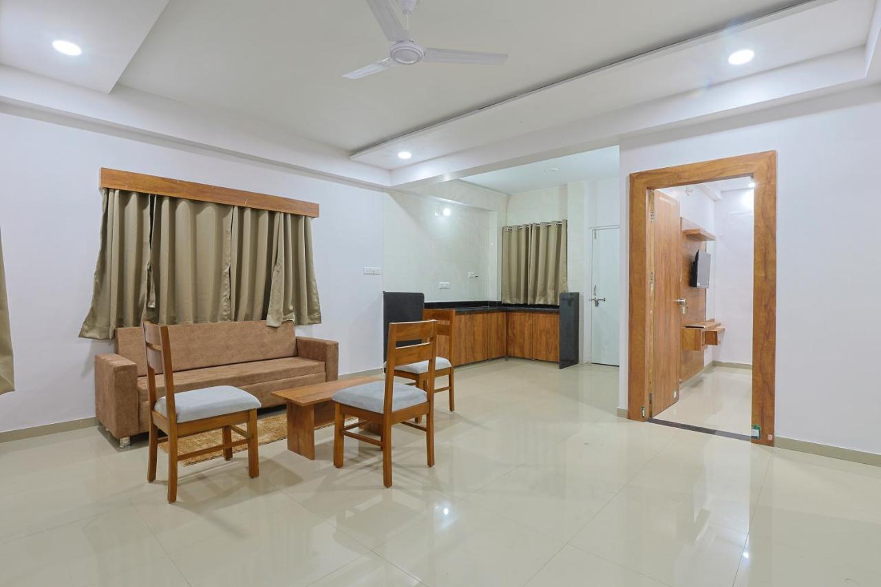 Hotel Monville Group Vadodara Esterno foto