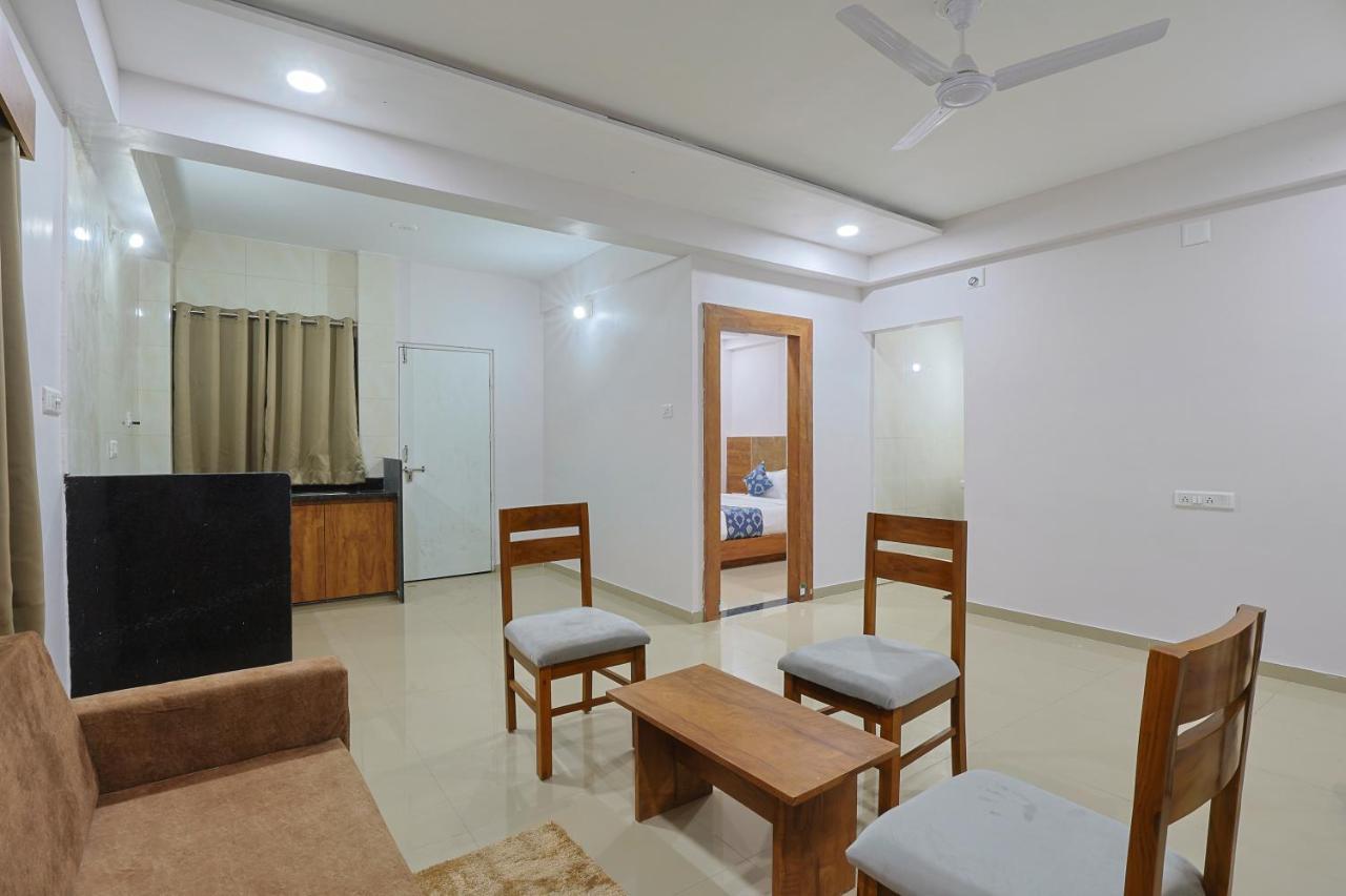 Hotel Monville Group Vadodara Esterno foto