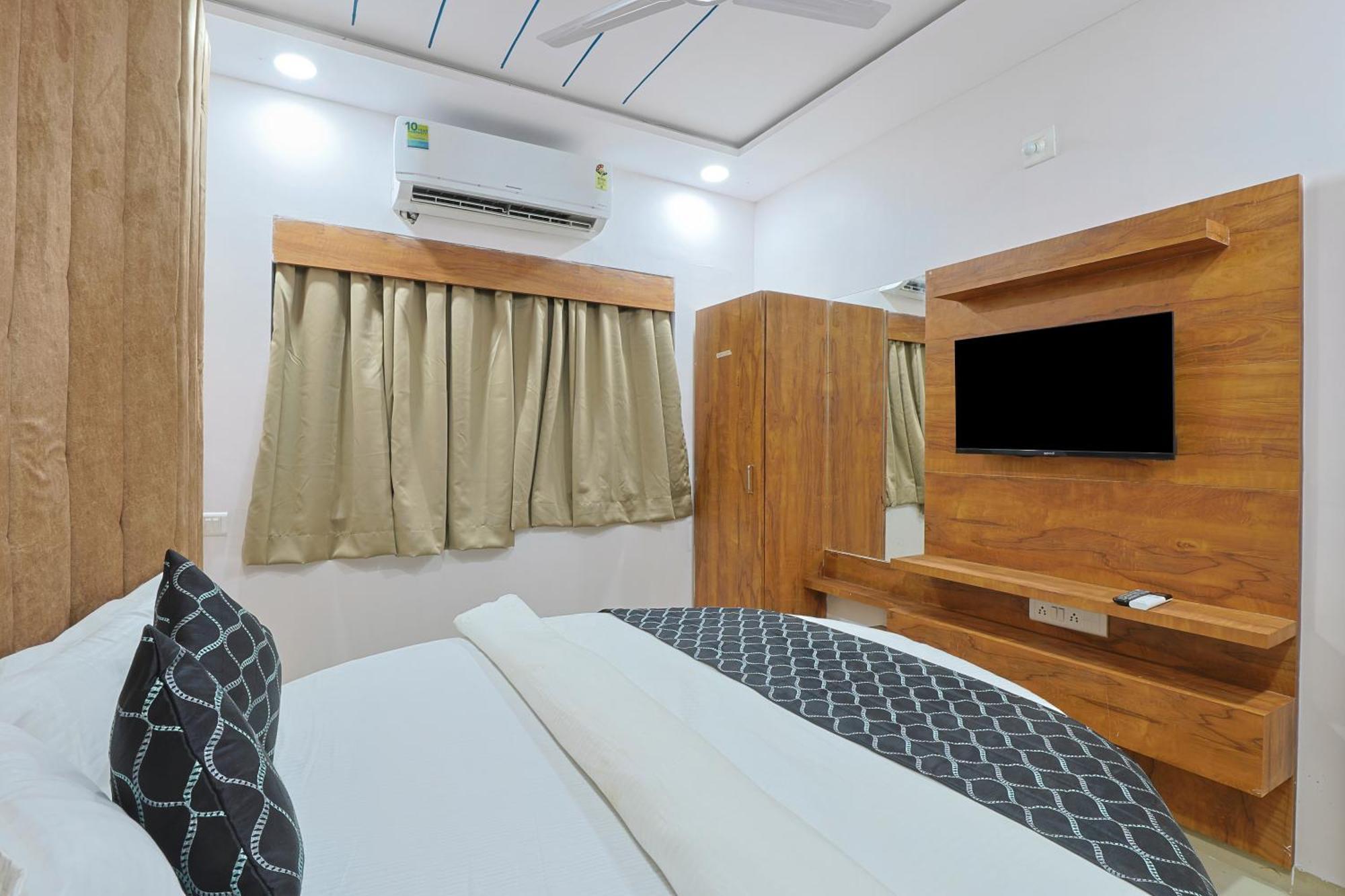 Hotel Monville Group Vadodara Esterno foto