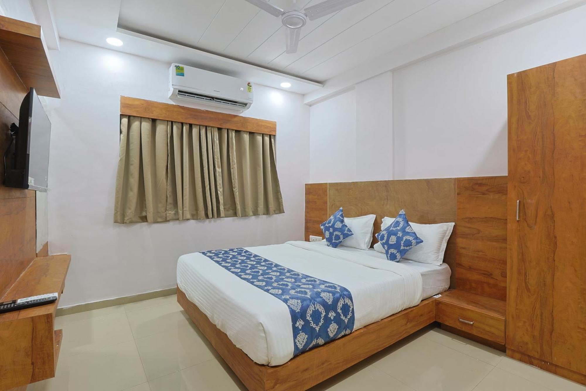 Hotel Monville Group Vadodara Esterno foto