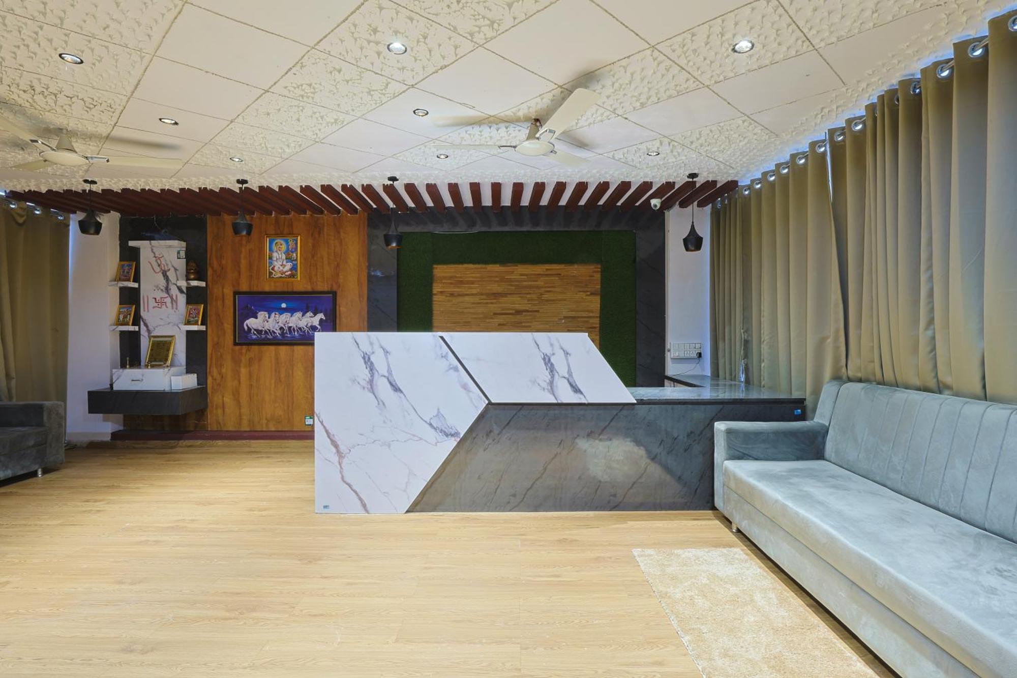 Hotel Monville Group Vadodara Esterno foto