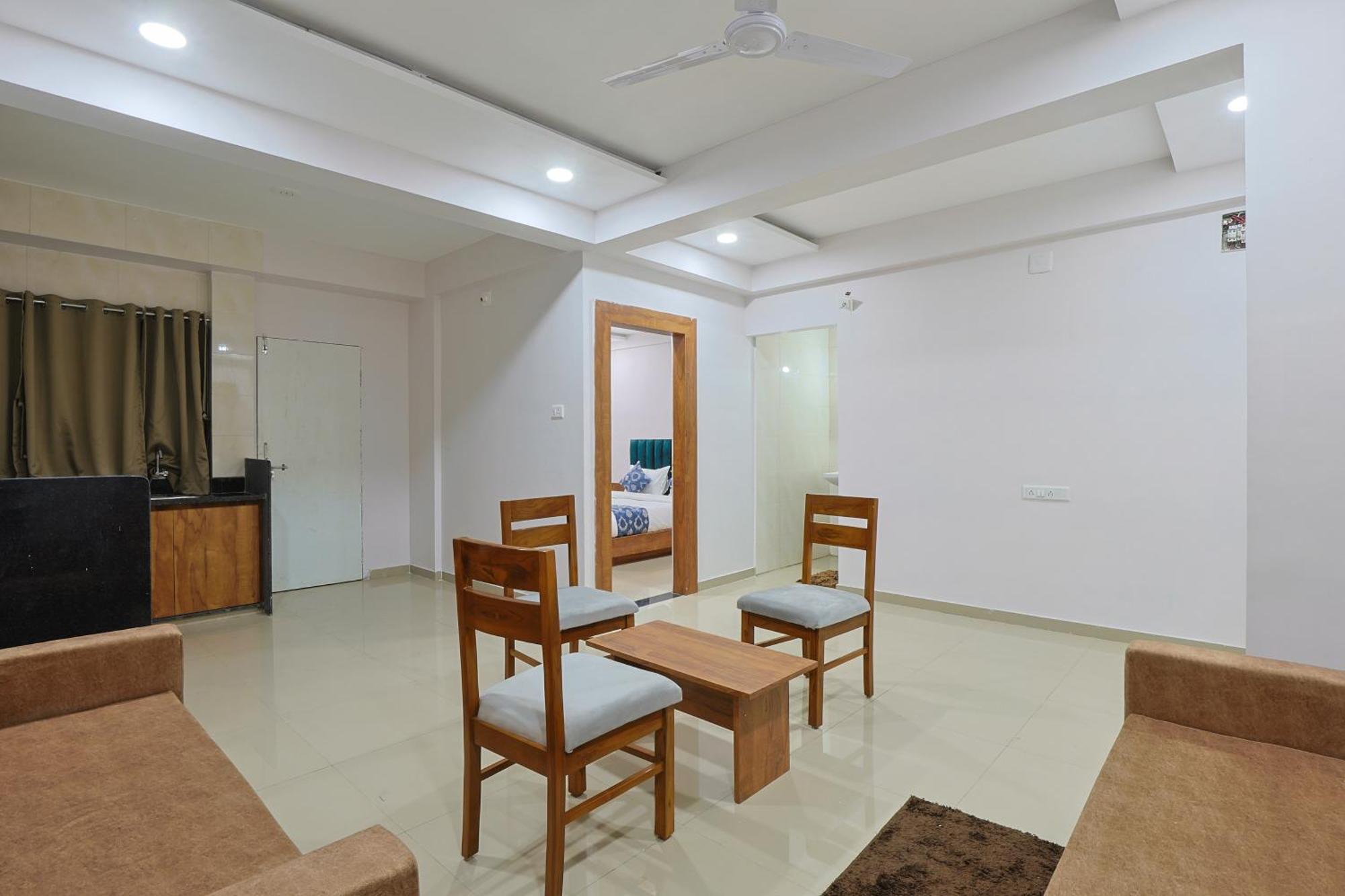 Hotel Monville Group Vadodara Esterno foto